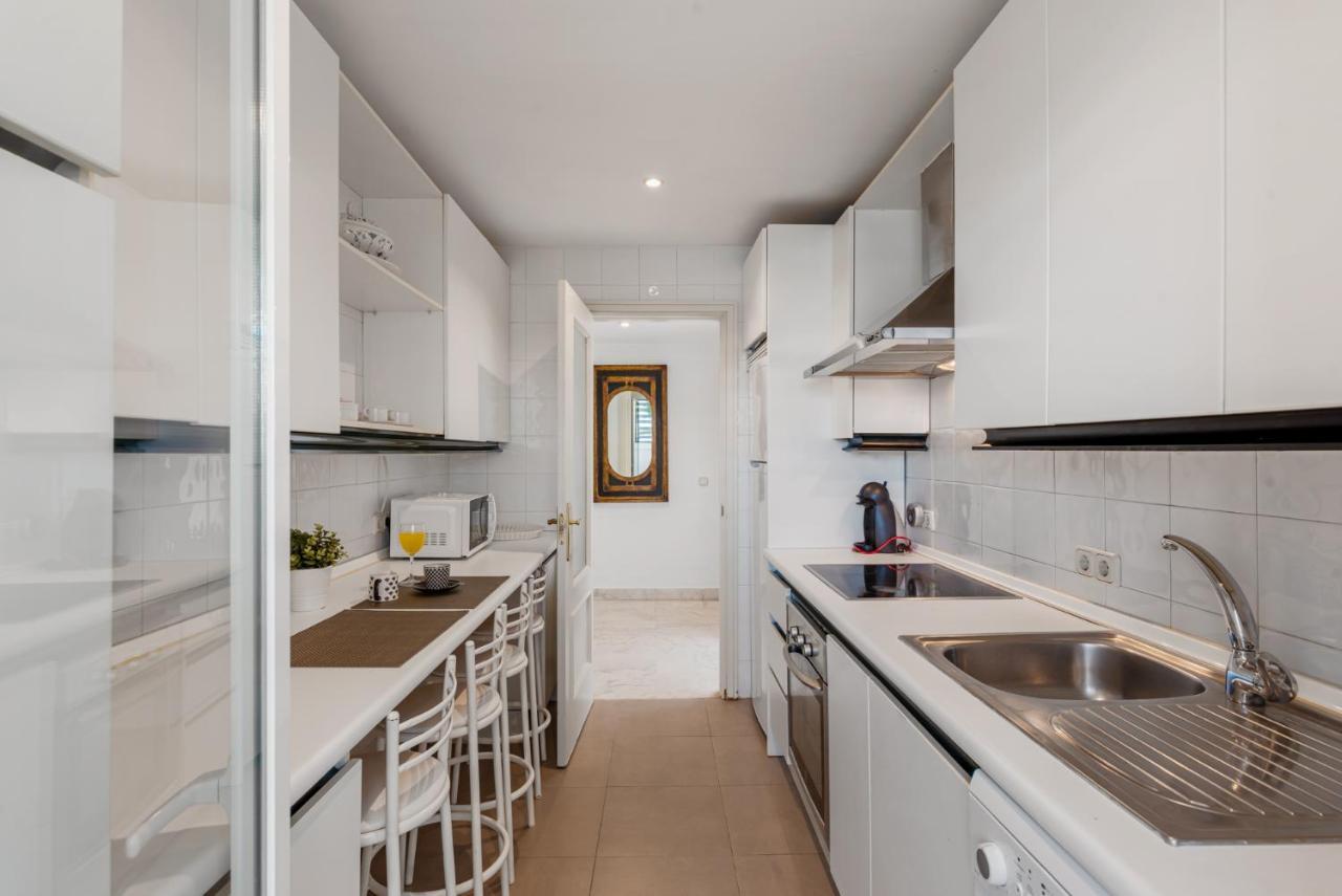 3 Bedroom In Location Appartement Marbellac